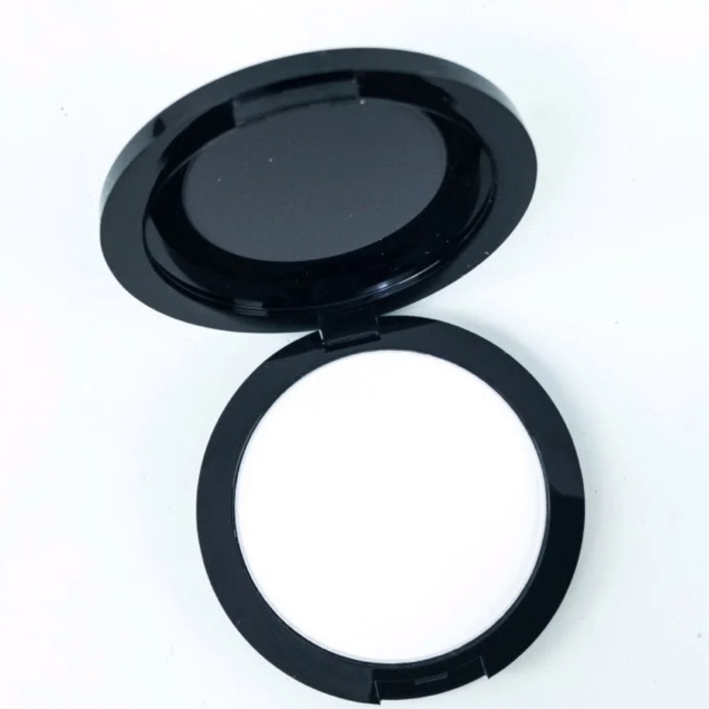 True + Luscious Camera Powder Invisible Setting Powder - Picture 4 of 10